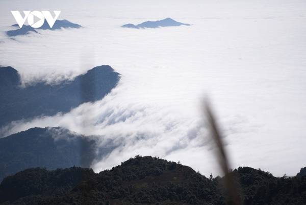 Conquering Chieu Lau Thi peak in Ha Giang