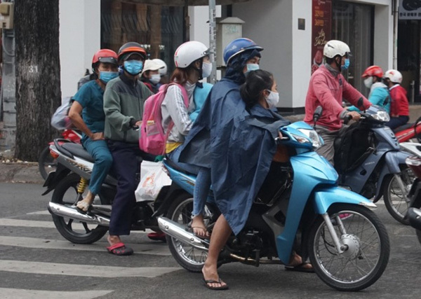 Residents in HCM City bundle up as temperatures fall