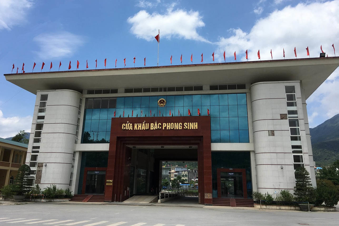 Quảng Ninh xem xét điều chuyển hàng loạt cán bộ để xảy ra buôn lậu