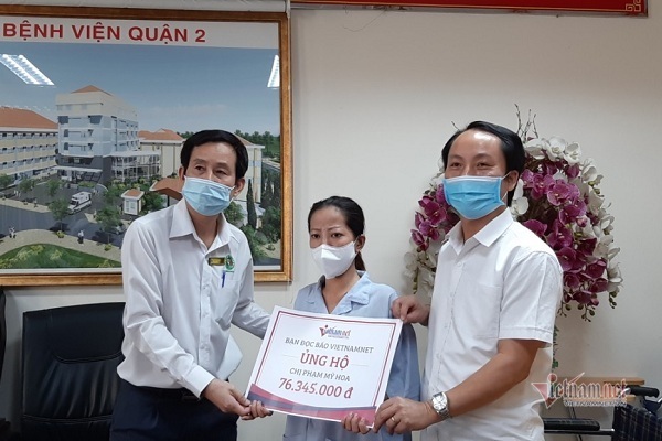 Trao hơn 76 triệu đồng cho chị Phạm Mỹ Hoa bị gãy xương đùi