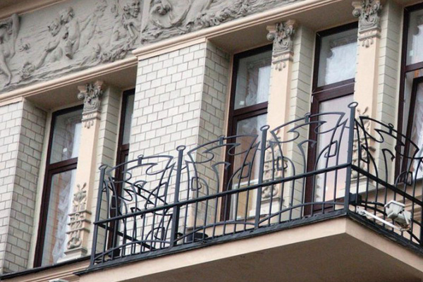 Những vật phẩm phong thuỷ ‘gặp hung hoá cát’ nên đặt ở ban công