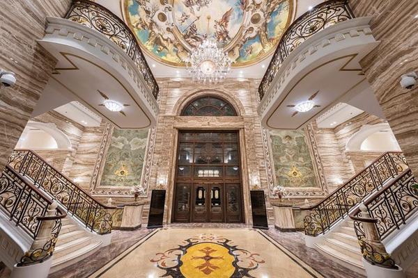 Cuộc sống giàu vận khí trong kiệt tác cung điện đá D’. Palais Louis