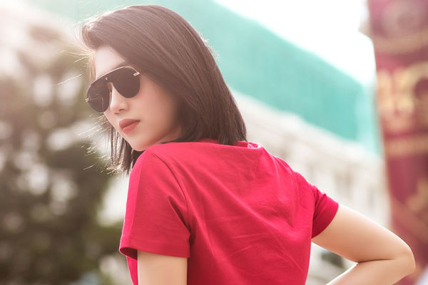 Thuý Ngân biến hoá phong cách dạo phố