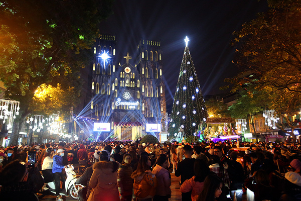 Cả nước rộn ràng đón Giáng sinh