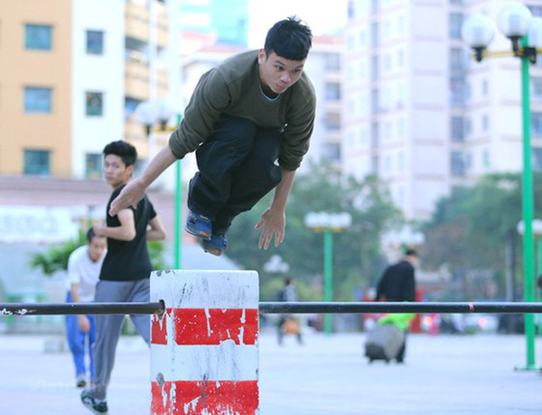 Street workout attracts young people in HCM City