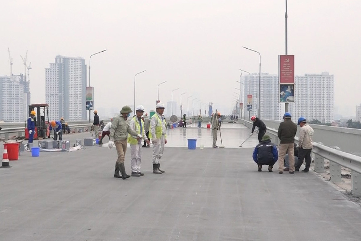 Japanese experts help with Thang Long Bridge repair