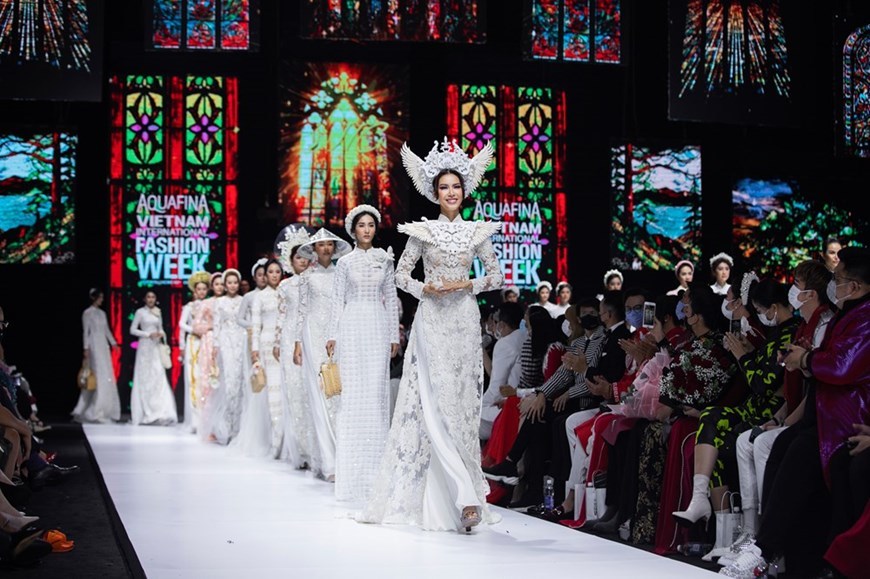 Ao Dai designer presents new collection at Vietnam International Fashion  Week 2020, News