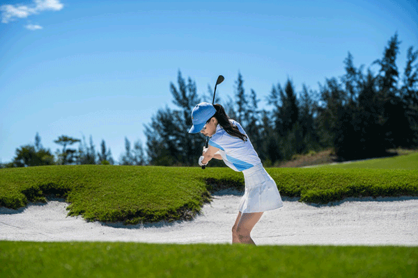 Đẳng cấp quý cô sành điệu trên sân Vinpearl Golf