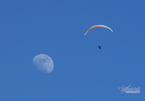 63 pilots paraglide on Putaleng peak