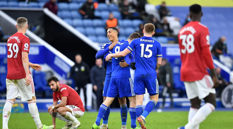 MU đánh rơi chiến thắng trên sân Leicester