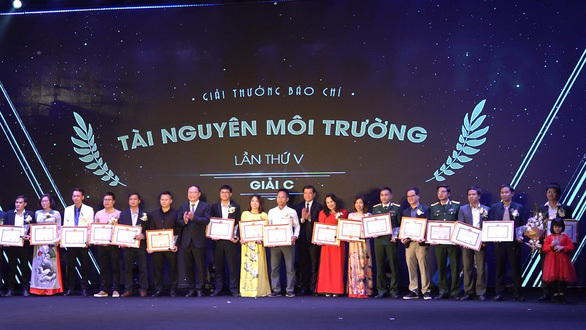 Nhóm tác giả báo VietNamNet giành giải C Báo chí Môi trường lần thứ V