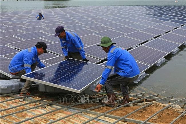 EVN to stop buying output from new rooftop solar power projects