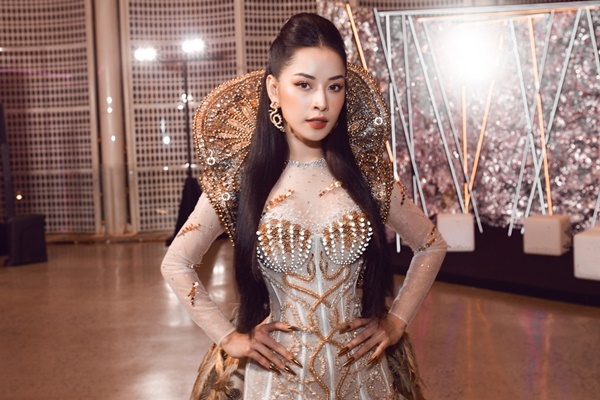 Vượt qua Hòa Minzy, Chi Pu được vinh danh 'Nữ nghệ sĩ ấn tượng'