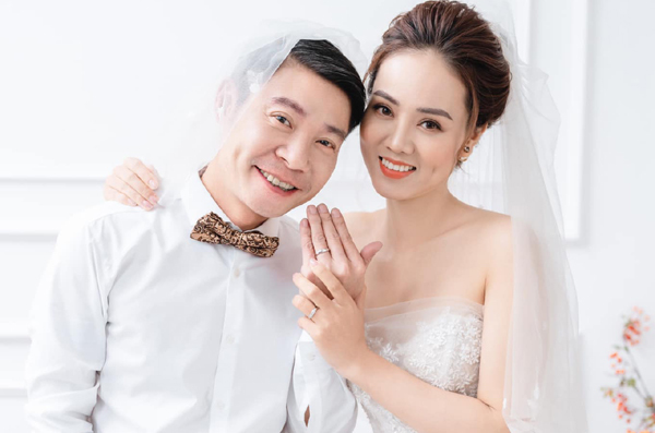 'Cô Đẩu' Công Lý cưới vợ lần 3, vợ cũ và bạn thân xốn xang