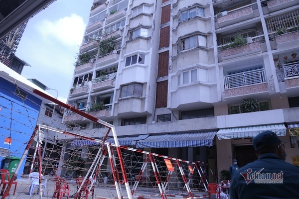 Phong tỏa chung cư ở Sài Gòn liên quan đến ca dương tính Covid-19