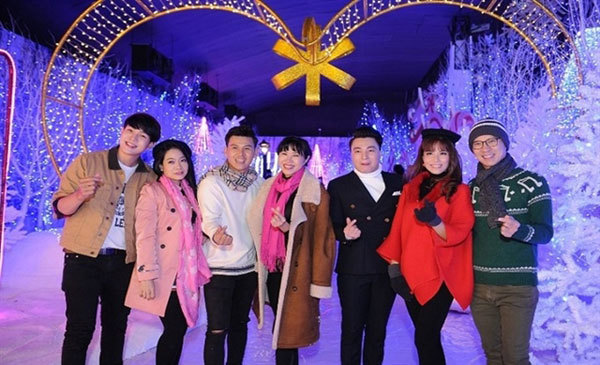 Chilly snow village in HCM City attracts hundreds of visitors