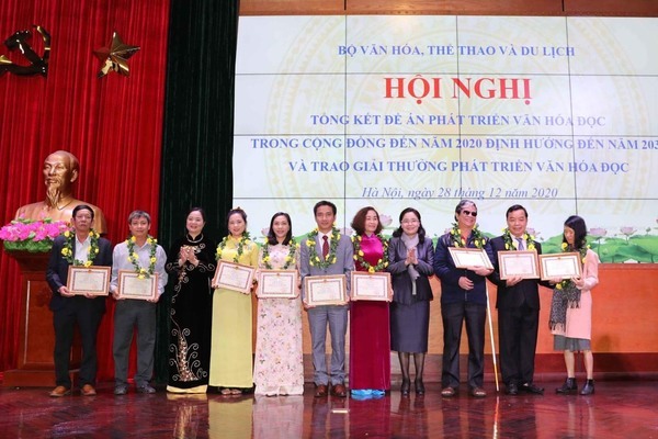 Trao giải thưởng phát triển văn hóa đọc năm 2020