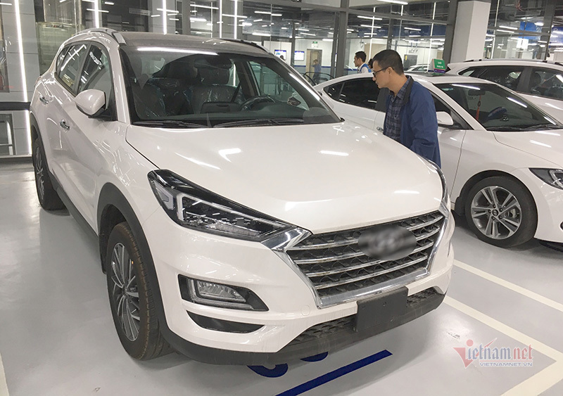 Đặt ô tô chờ 2 tháng, đến ngày lấy xe thì vợ xem bói đòi hủy cọc