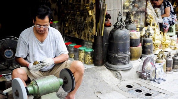 Artisans keeping tradition running in Hanoi Old Quarter