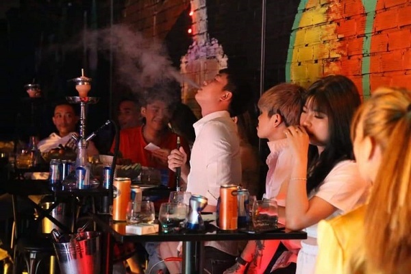 Hàng loạt quán bar trá hình mọc như