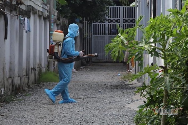 Thanh niên nhập cảnh 'chui' nhiễm Covid-19, quận 9 phong tỏa 18 căn nhà