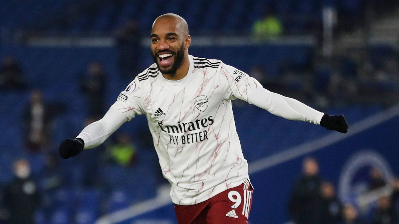 Siêu dự bị Lacazette giúp Arsenal hạ Brighton