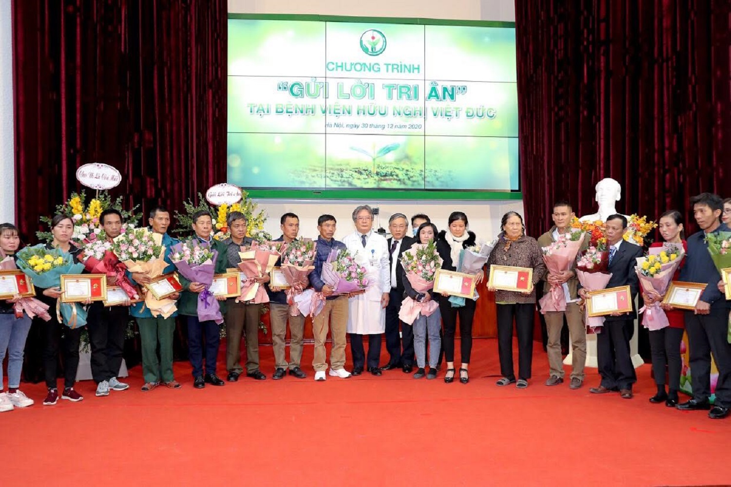 Nhân vật truyền cảm hứng VietNamNet được vinh danh vì nghĩa cử cao đẹp