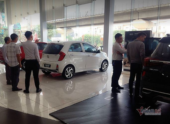 Ngày cuối hưởng ưu đãi 50% phí trước bạ cho xe lắp ráp trong nước