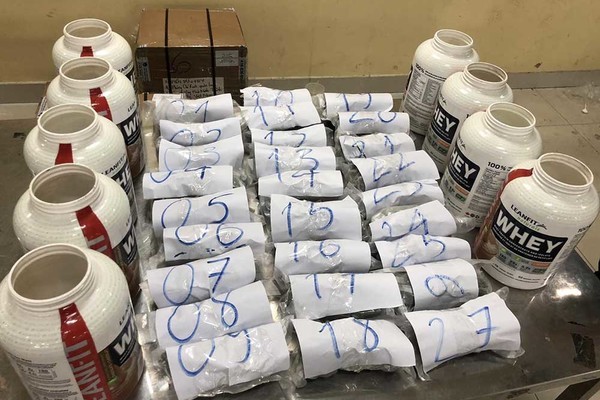 4,7kg ma tuý giấu trong quà tết gửi từ nước ngoài