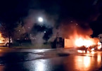 Bạo loạn bùng phát dịp năm mới, hàng chục ôtô bị đốt phá ở Pháp