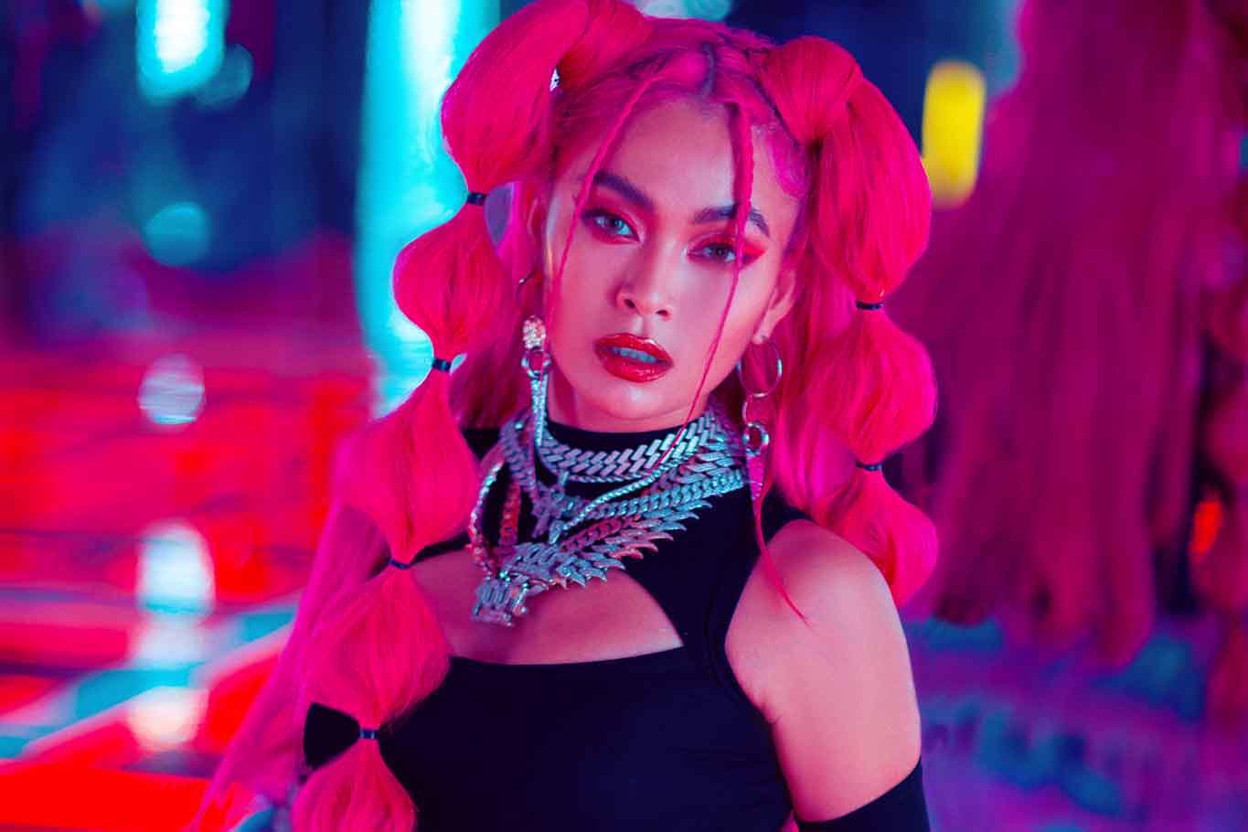 Á hậu Mâu Thuỷ đổi màu tóc ấn tượng