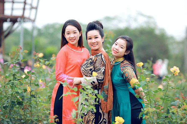 Hai con gái xinh đẹp, tài năng của Thanh Thanh Hiền