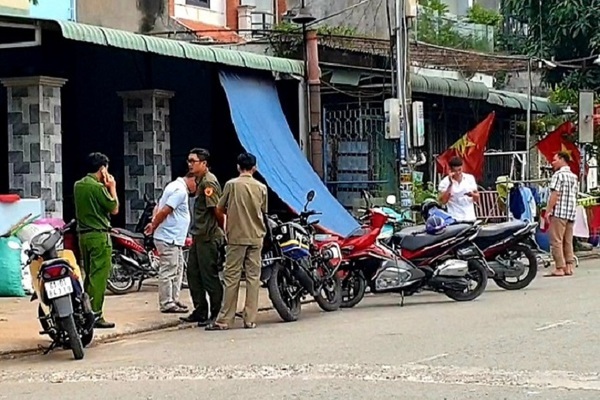 Dọa phá tiệm tóc nơi người yêu cũ làm việc, gã trai bị đâm chết