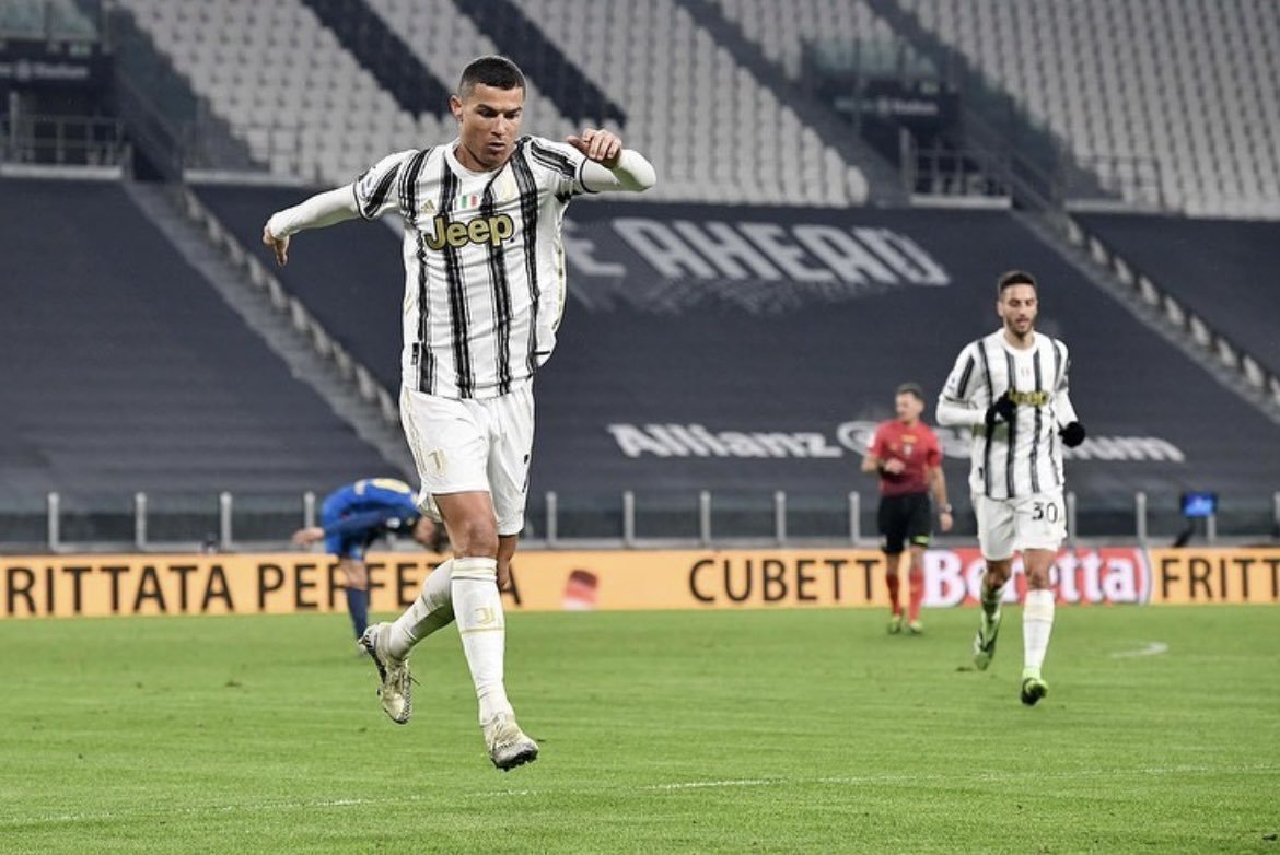 Ronaldo sáng rực, Juventus thắng to trận đầu năm 2021