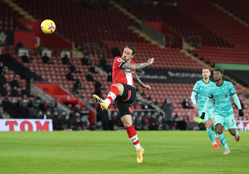 Liverpool thua bẽ bàng Southampton, MU cười sướng