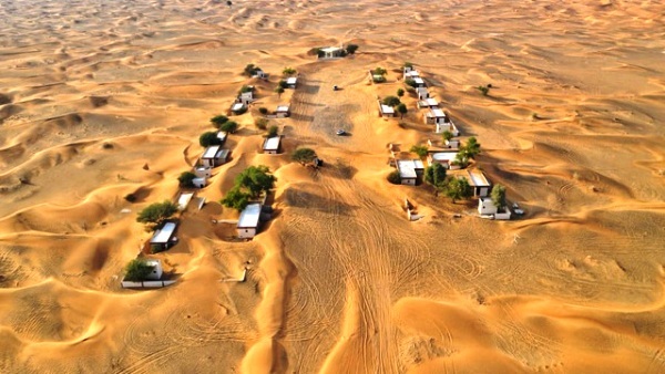 Ngôi làng 'ma' bị chôn vùi trong cát, bỏ hoang đầy bí ẩn