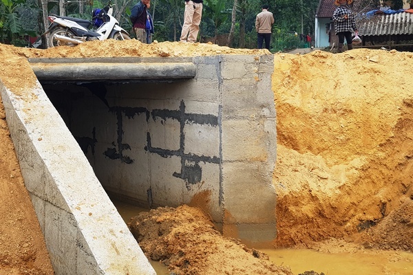 Cống trên tuyến đường 14,5 tỷ ở Thanh Hóa đang xây dựng đã bị sập