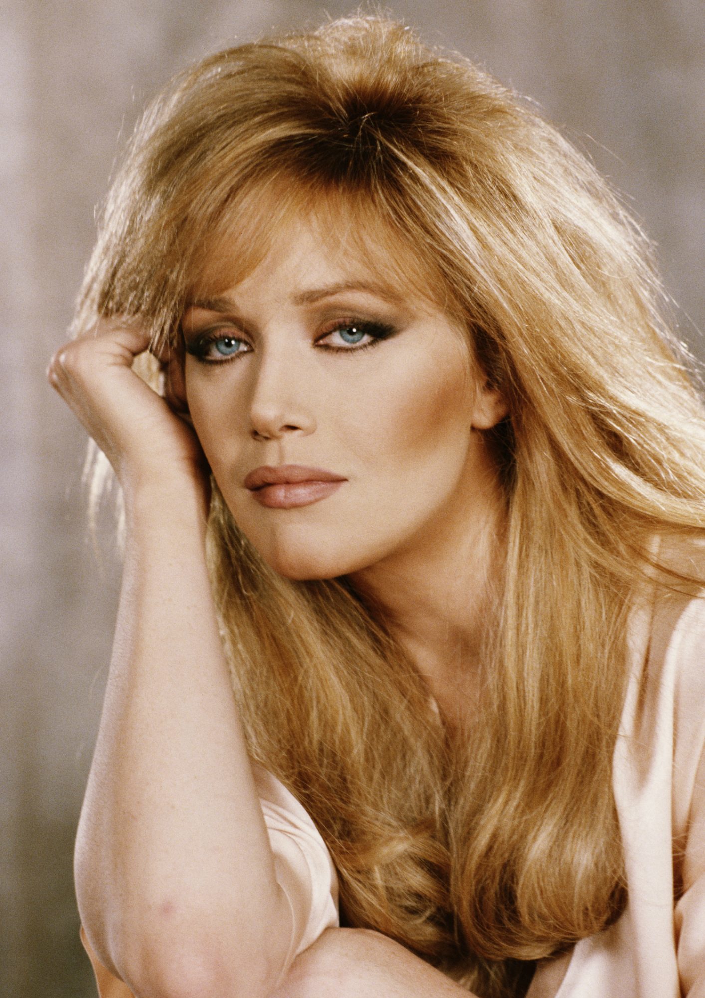 Bondgirl Tanya Roberts vẫn còn sống, không chết như tin đồn