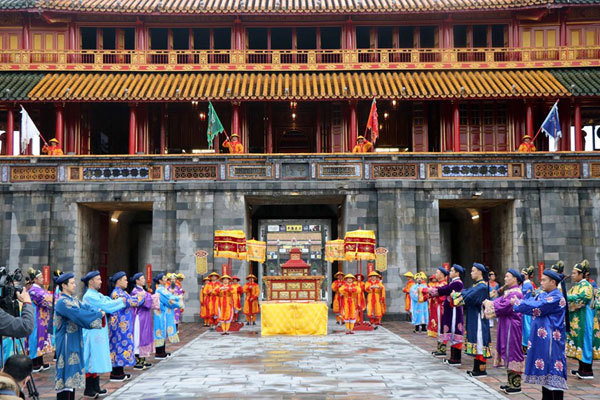 Calendar distribution ceremony enacted in Thua Thien-Hue