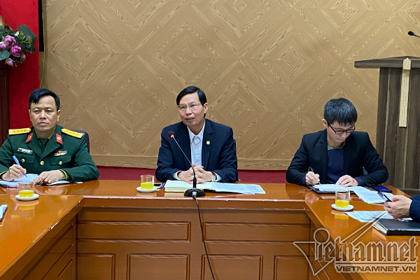 Đình chỉ Phó giám đốc ký giấy cho thanh niên dương tính rời khu cách ly Covid-19