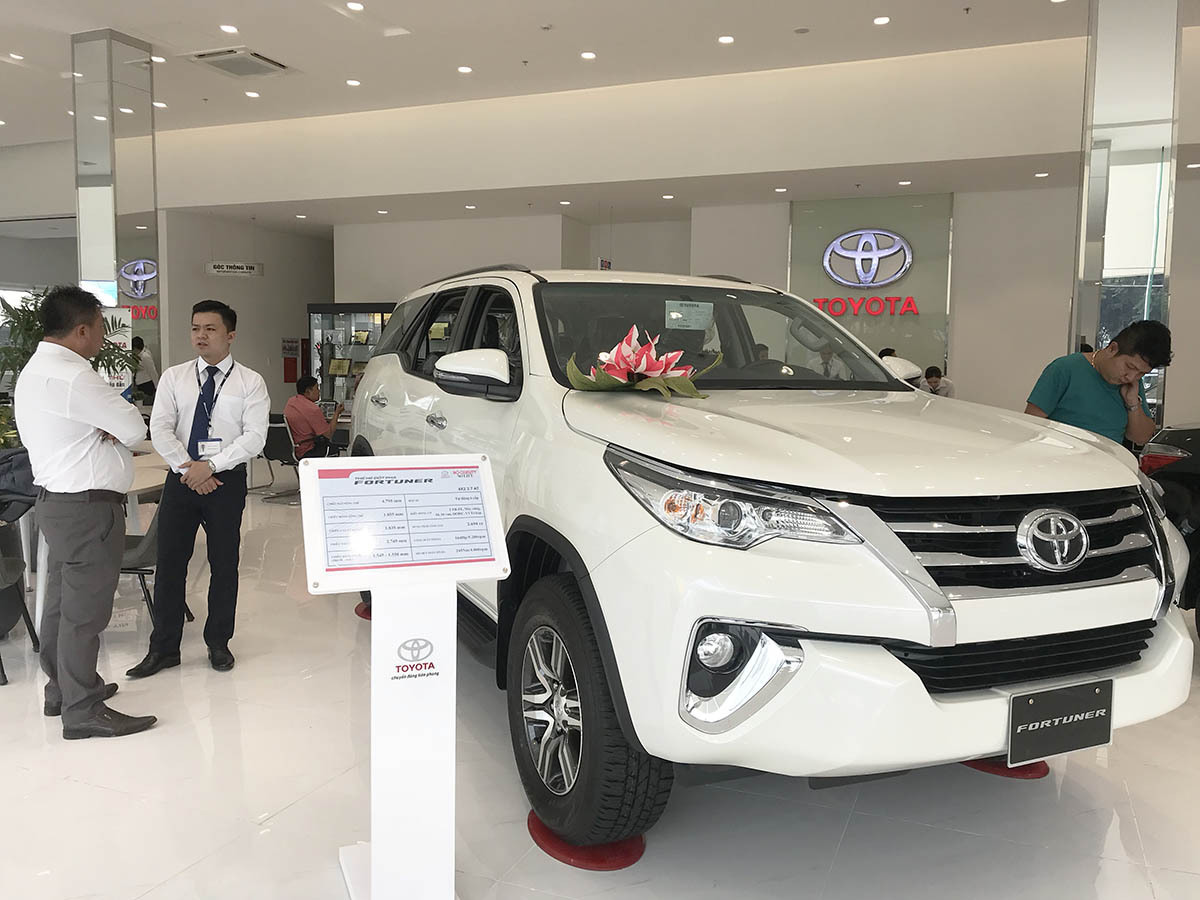 Ô tô cháy hàng không có để bán, hãng xe vẫn dè dặt dự báo 2021