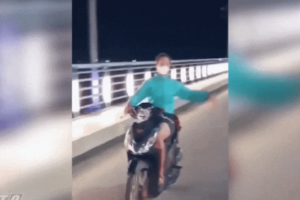 Cô gái chạy xe máy thả hai tay múa quạt bị phạt 7,4 triệu, tước GPLX 3 tháng