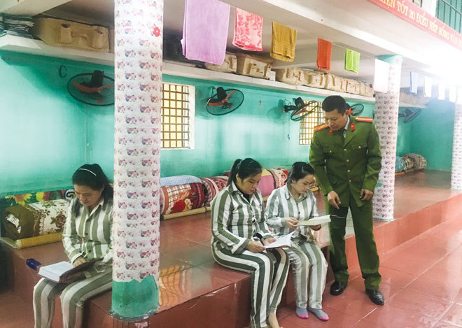 Impressive model of friendly bookcase at Ngoc Ly detention center