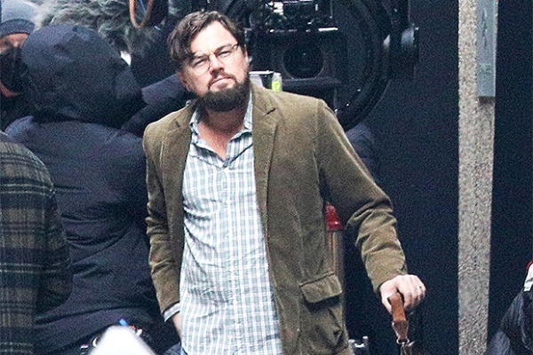 Leonardo DiCaprio lôi thôi, râu ria xồm xoàm trên phim trường mới