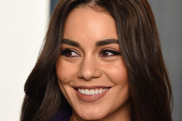 Vanessa Hudgens hẹn hò ngôi sao bóng chày Cole Tucker