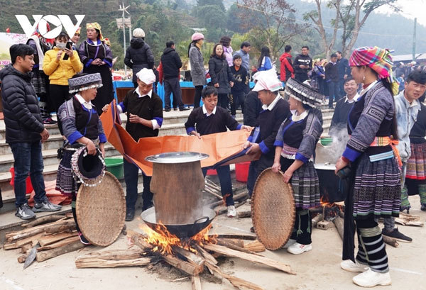 Mu Cang Chai hosts first Banh Day pounding festival