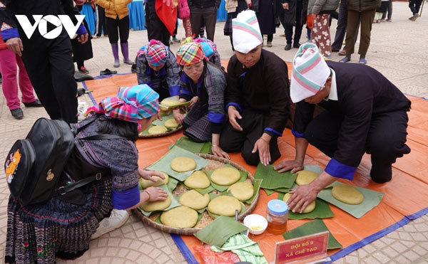 Mu Cang Chai hosts first Banh Day pounding festival