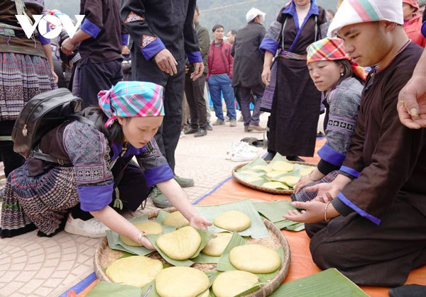 Mu Cang Chai hosts first Banh Day pounding festival