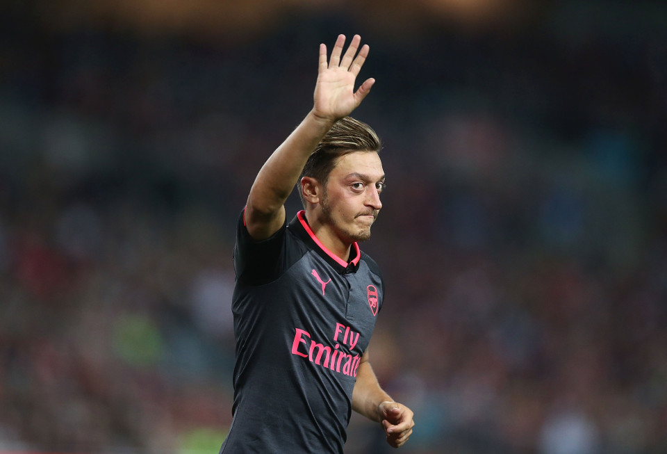 Sốt dẻo Mesut Ozil dứt áo chia tay Arsenal