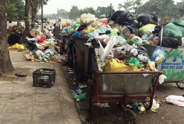 Hanoi to inspect firm after environmental workers strike